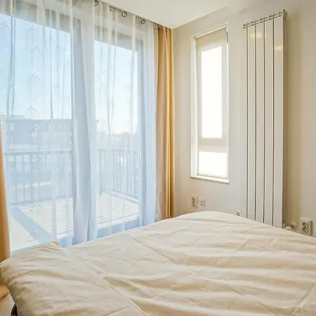 Bright Moments Away From Herastrau Park, Mall And Metro Apartment