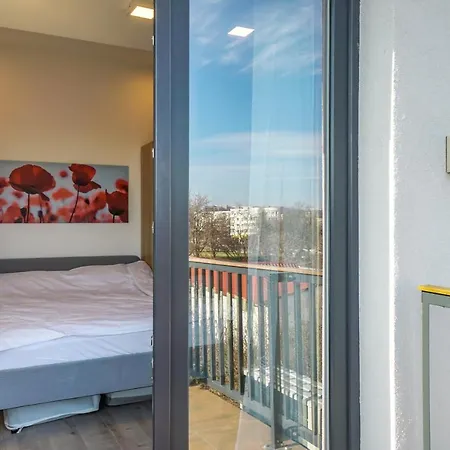 Apartment Bright Moments Away From Herastrau Park, Mall And Metro *