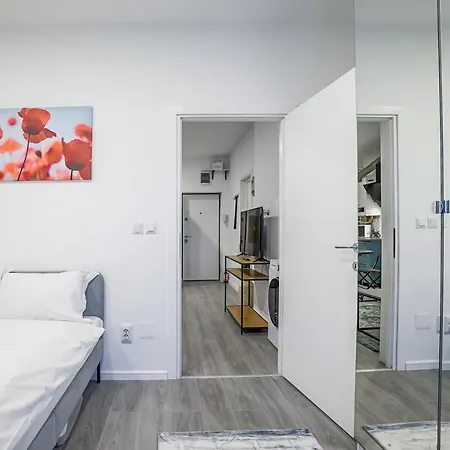 Bright Moments Away From Herastrau Park, Mall And Metro Apartment