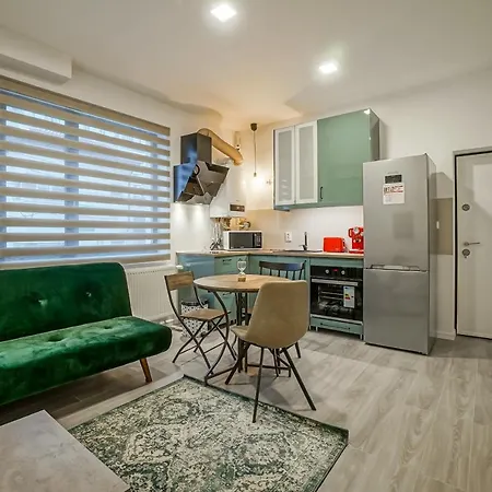Bright Moments Away From Herastrau Park, Mall And Metro Apartment