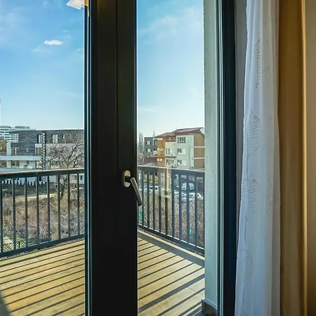 Bright Moments Away From Herastrau Park, Mall And Metro Apartment Bucharest