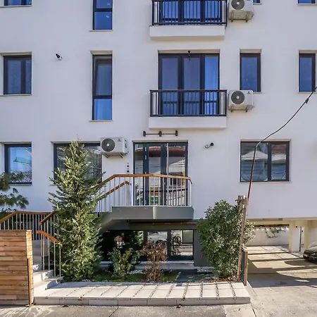 Apartment Bright Moments Away From Herastrau Park, Mall And Metro Bucharest
