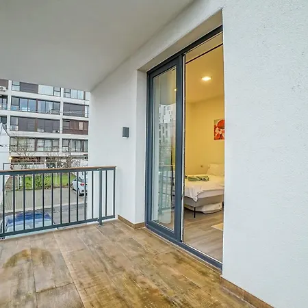 Bright Moments Away From Herastrau Park, Mall And Metro Apartment Bucharest