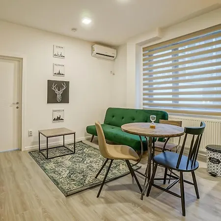 Apartment Bright Moments Away From Herastrau Park, Mall And Metro *