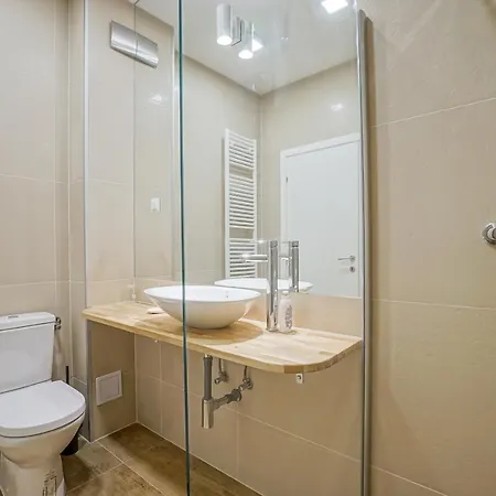 Bright Moments Away From Herastrau Park, Mall And Metro Apartment