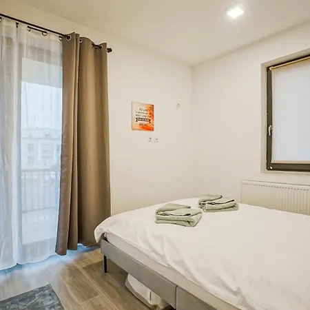 Bright Moments Away From Herastrau Park, Mall And Metro Apartment