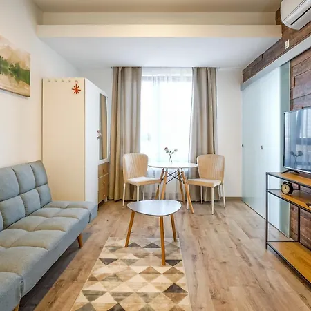 Bright Moments Away From Herastrau Park, Mall And Metro Apartment